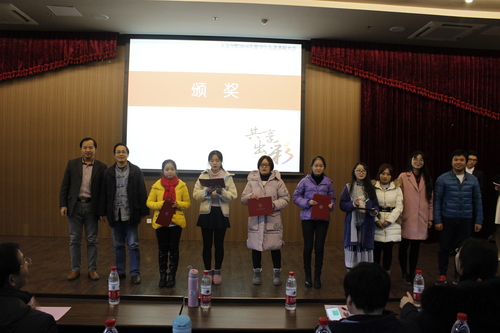 陈根民老师、李海明老师、傅培恩老师、孔祥亮老师为优良学风寝室颁奖