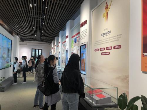 E7B7A0FC-1761-4E5F-BE62-68EEF404D429