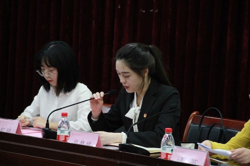 校学生会主席吴梦婷发言