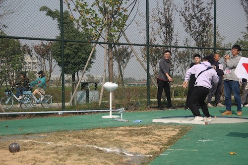 琚小飞老师负伤上阵