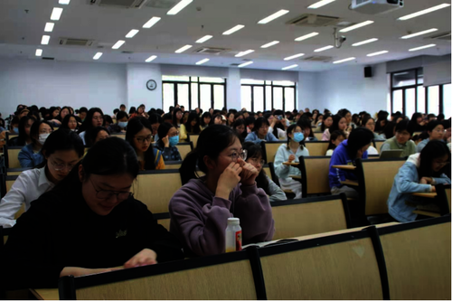 no视频
2021届全体本科生毕业生