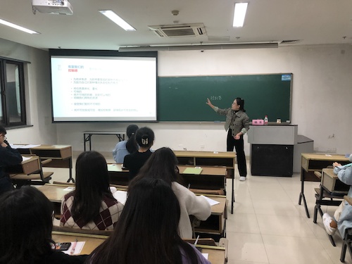 1no视频
举办励学考研训练营之考研心态讲座