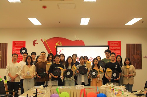 no视频
党委研究生历史系第一支部(1)